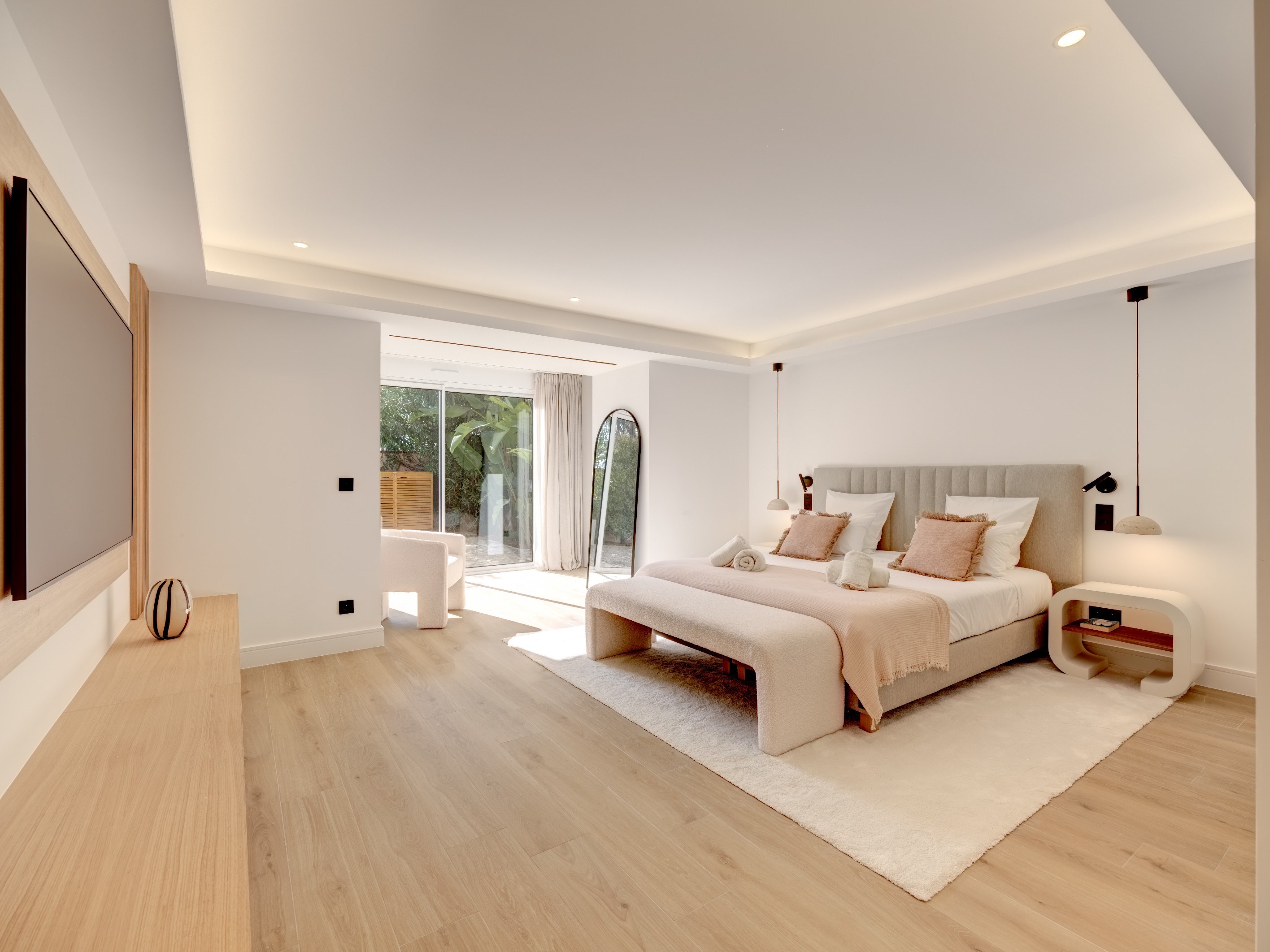  Cannes Croisette waterfront property with private garden and pool, rare duplex … - 物件實景