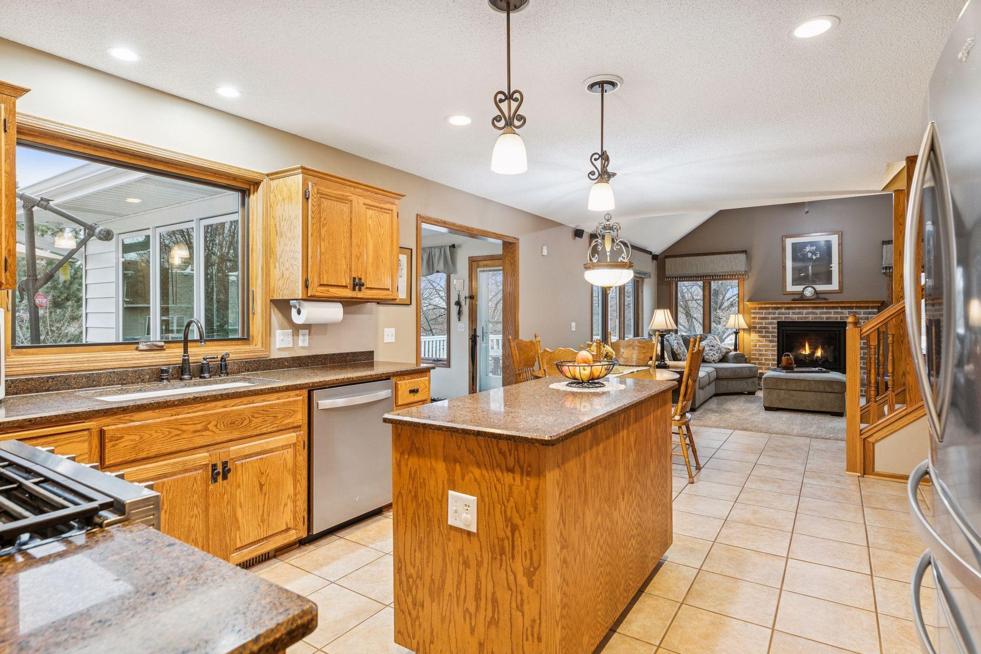 Woodbury, Minnesota, 55129, United States, 5 Bedrooms Bedrooms, ,3 BathroomsBathrooms,Residential,For Sale,1998443