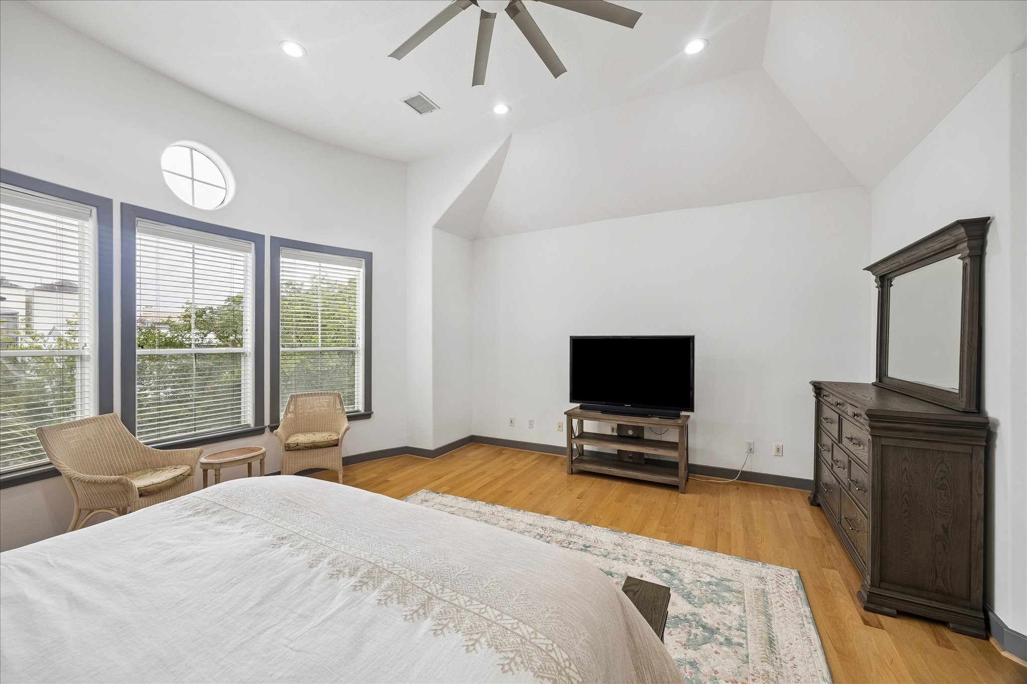  6406 Rodrigo Street B - 物件實景
