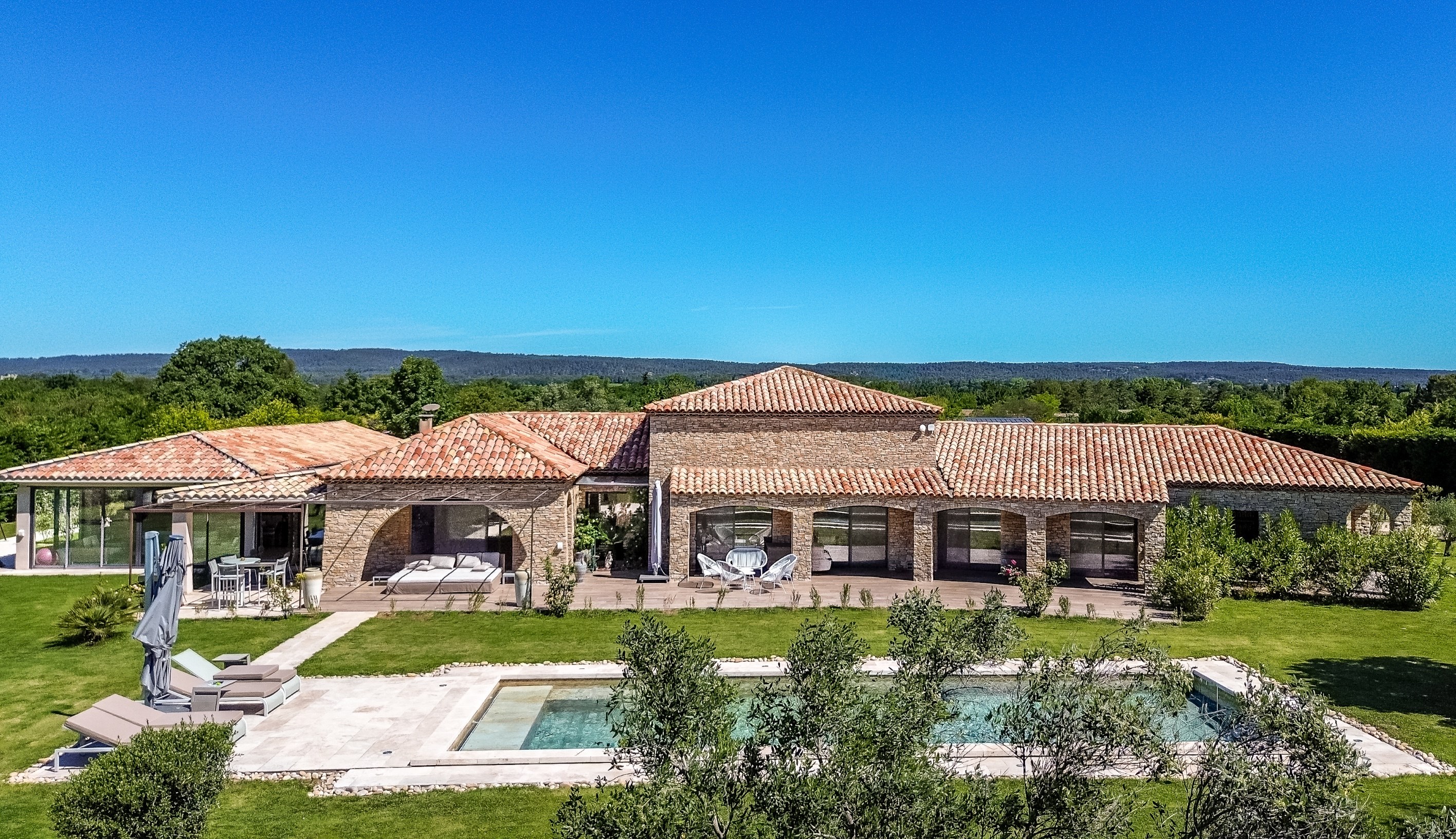  PUYRICARD – Elegant single-storey 350 sqm property with swimming pool and guest… - 物件實景
