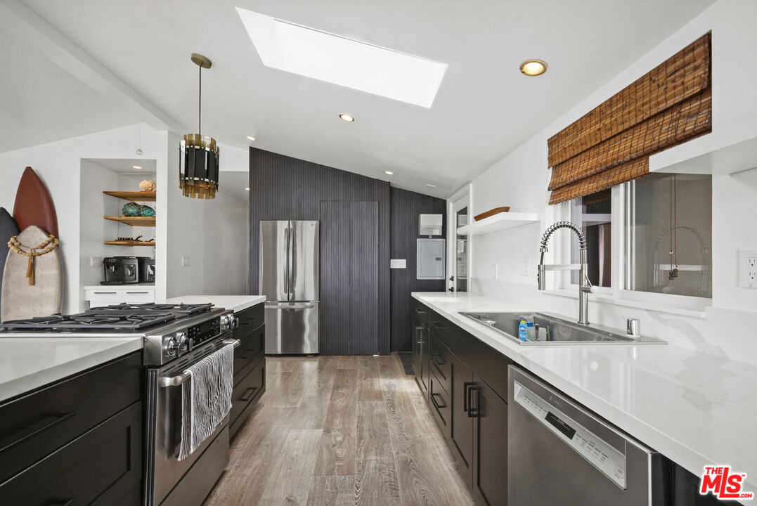 Malibu, California, 90265, United States, 3 Bedrooms Bedrooms, ,2 BathroomsBathrooms,Residential,For Sale,1874466
