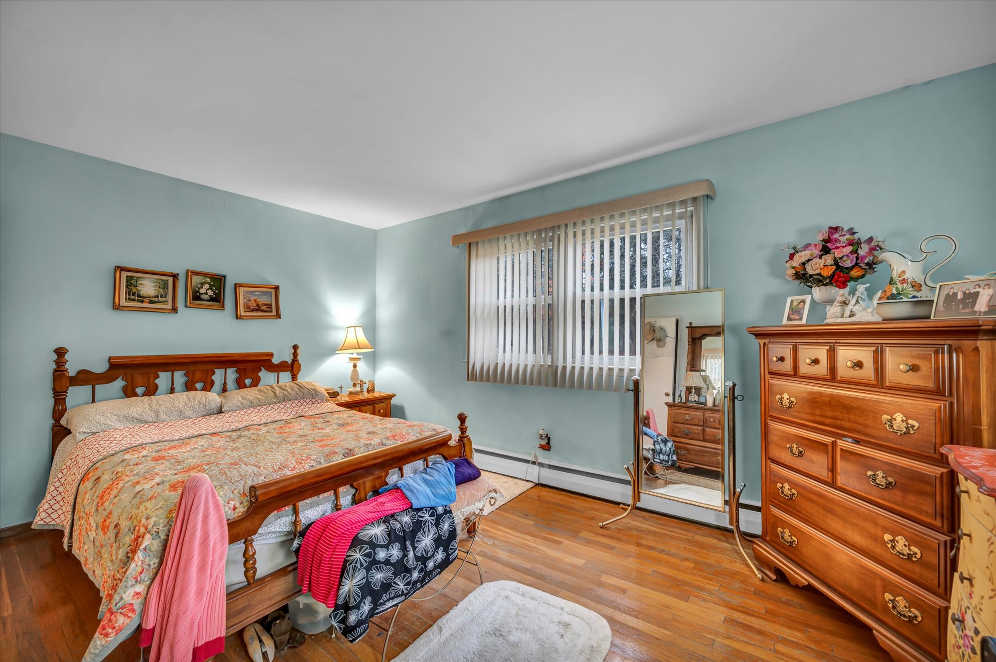 Trumbull, Connecticut, 06611, United States, 3 Bedrooms Bedrooms, ,2 BathroomsBathrooms,Residential,For Sale,1999196