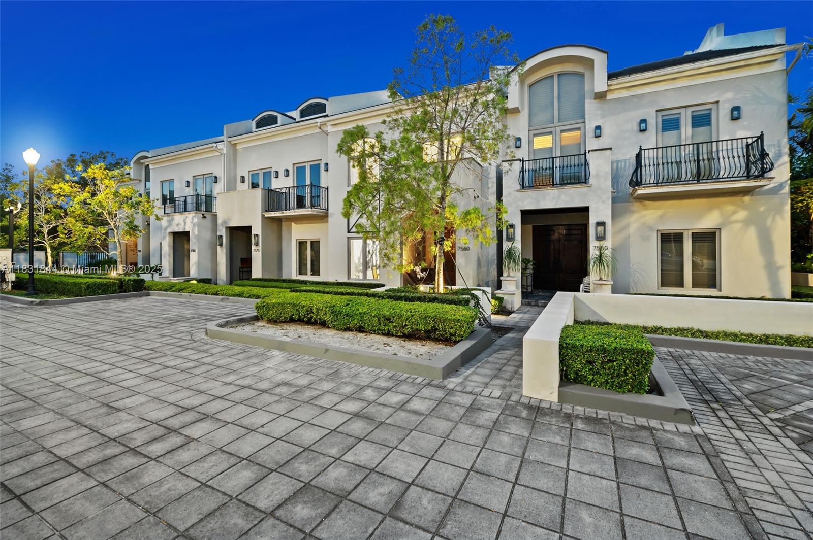 Miami, Florida, 33143, United States, 3 Bedrooms Bedrooms, ,4 BathroomsBathrooms,Residential,For Sale,1885416