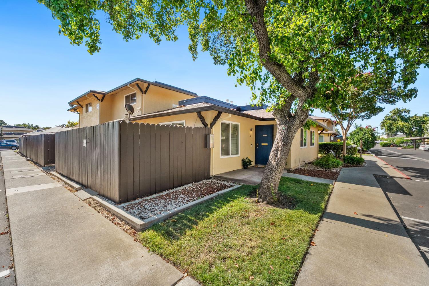 Elliot St, Woodland, CA 95695