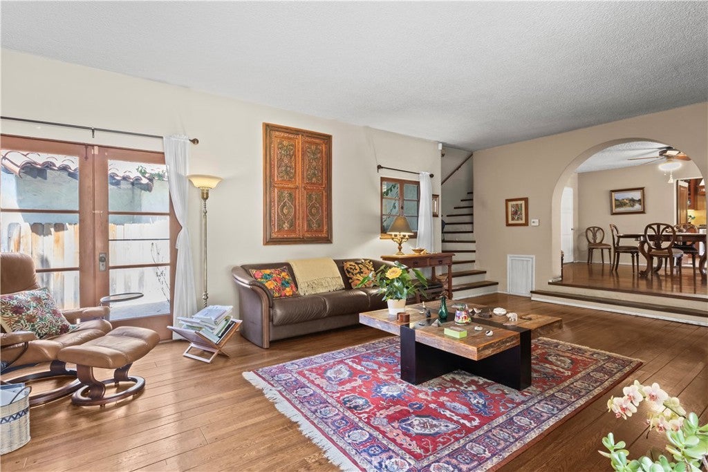 Glendale, California, 91206, United States, 2 Bedrooms Bedrooms, ,2 BathroomsBathrooms,Residential,For Sale,1914154