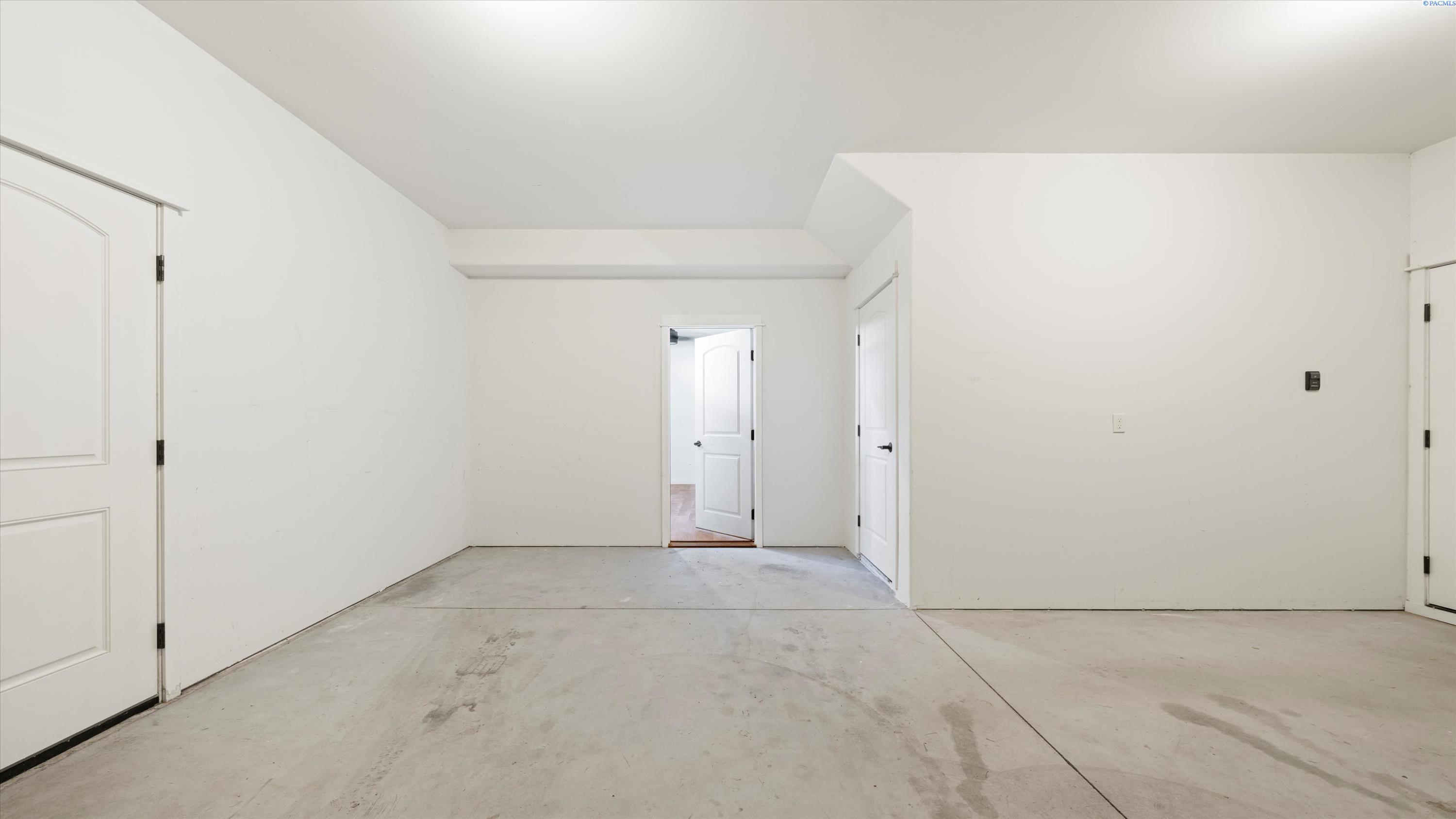 Richland, Washington, 99352, United States, 5 Bedrooms Bedrooms, ,3 BathroomsBathrooms,Residential,For Sale,1947439