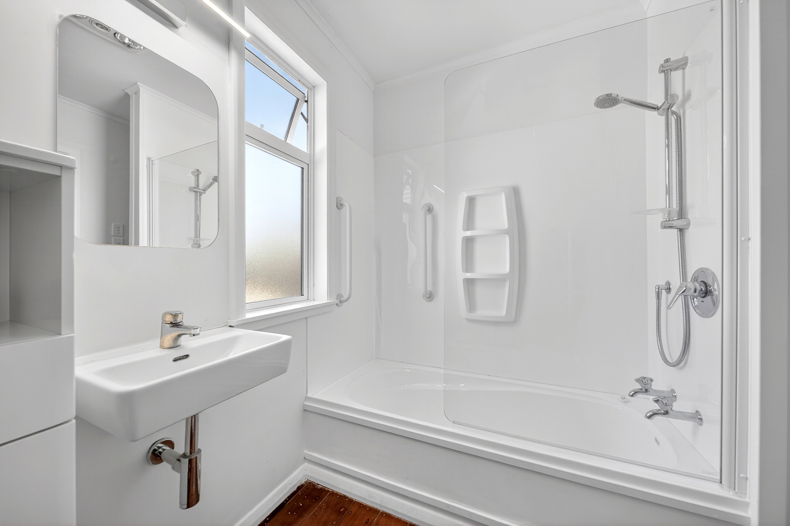  Family Living with Poolside Entertaining - 物件實景