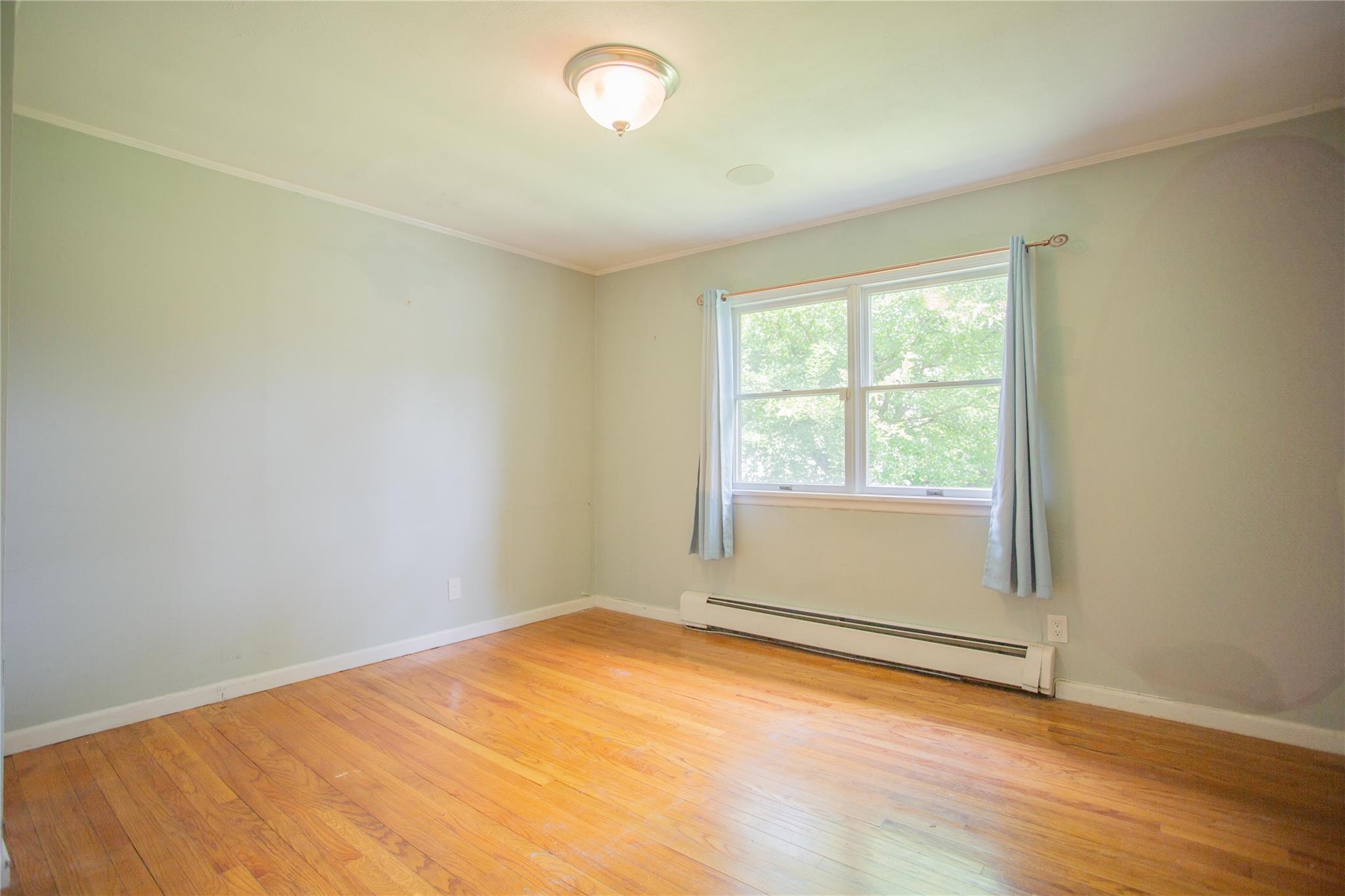 Huntington, New York, 11743, United States, 2 Bedrooms Bedrooms, ,2 BathroomsBathrooms,Residential,For Sale,1847345