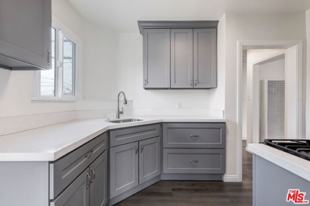 Los Angeles, California, 90066, United States, 9 Bedrooms Bedrooms, ,Residential,For Sale,1731540