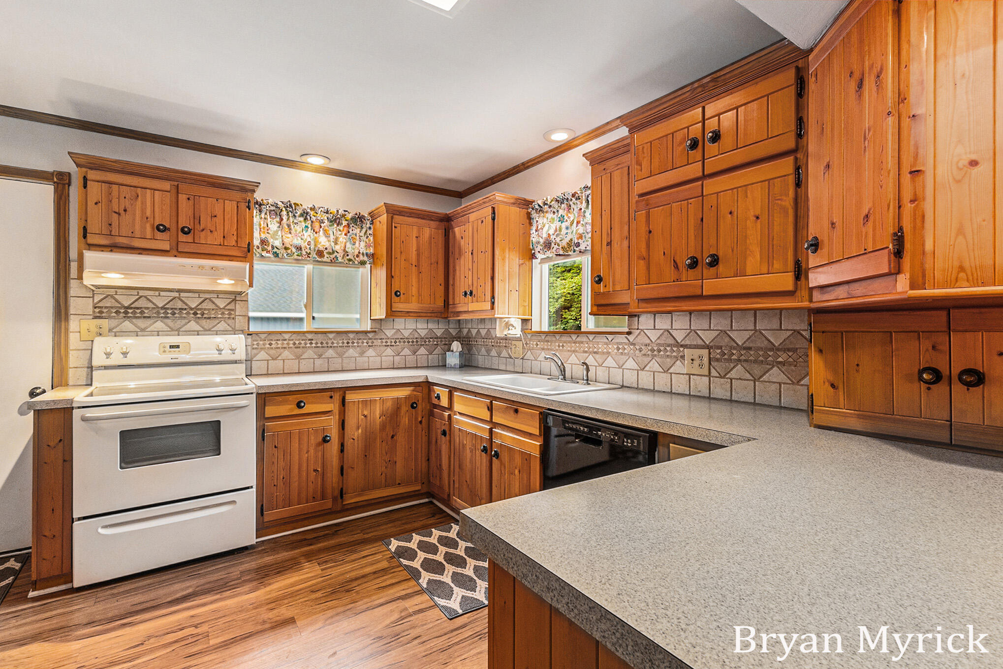 Holland, Michigan, 49423, United States, 3 Bedrooms Bedrooms, ,3 BathroomsBathrooms,Residential,For Sale,1892685