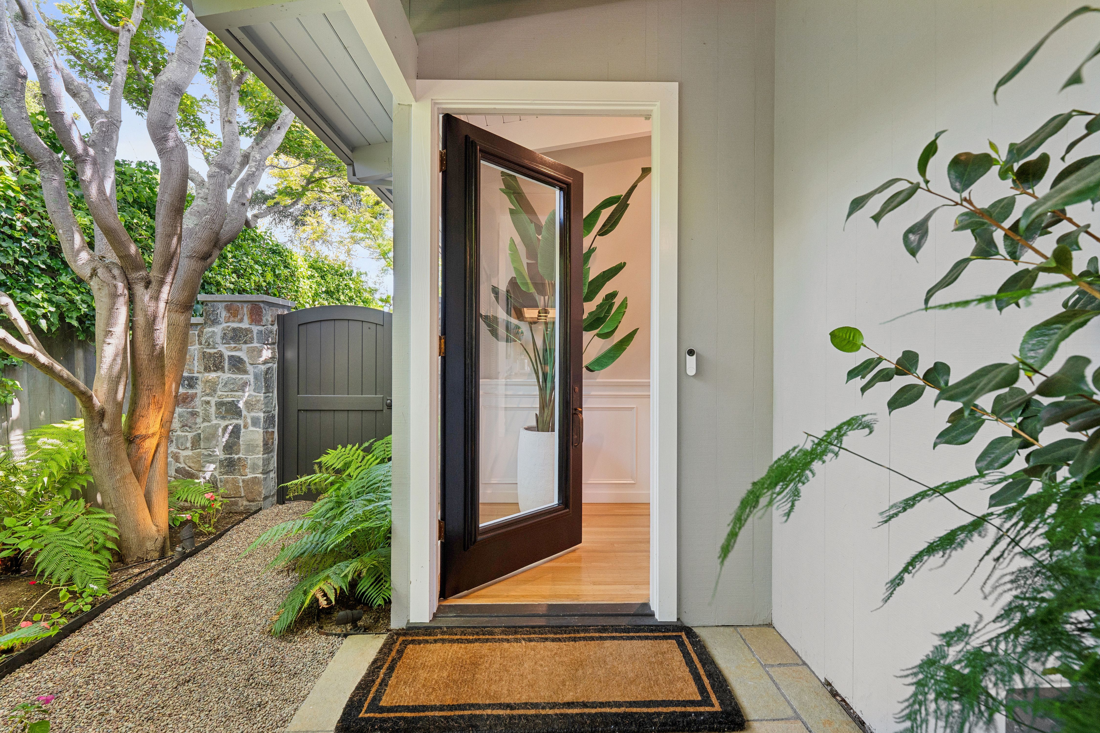  Rare One-Level Residence on Belvedere Island