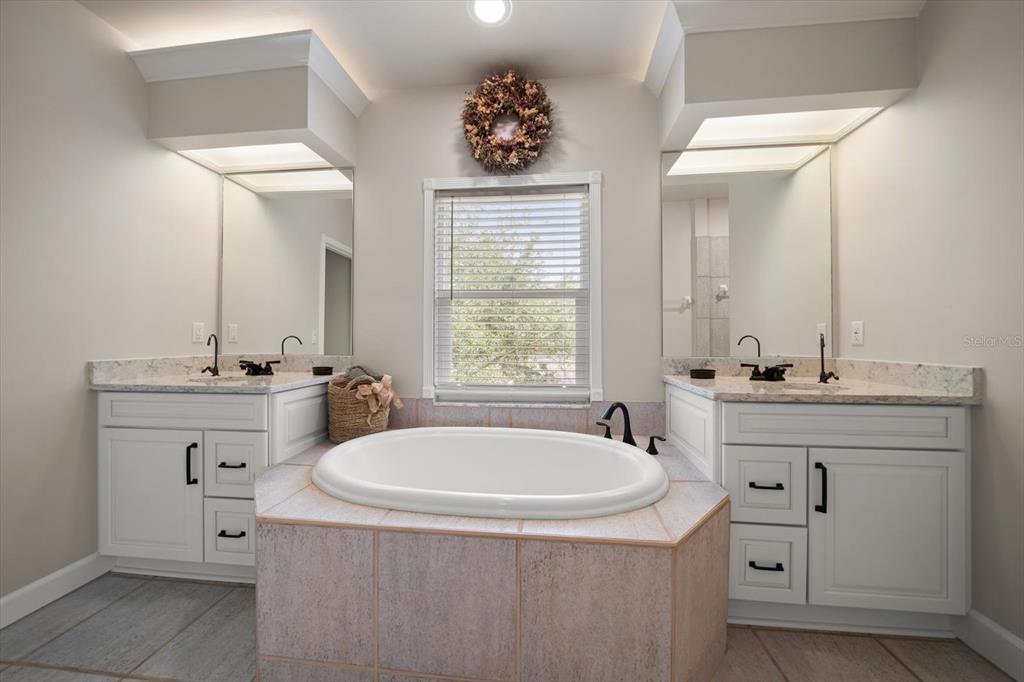 Tampa, Florida, 33629, United States, 3 Bedrooms Bedrooms, ,3 BathroomsBathrooms,Residential,For Sale,1850386