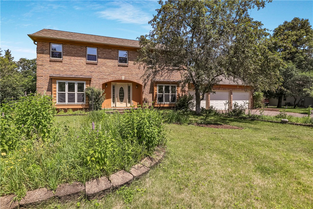 Altoona, Wisconsin, 54720, United States, 4 Bedrooms Bedrooms, ,3 BathroomsBathrooms,Residential,For Sale,1891343