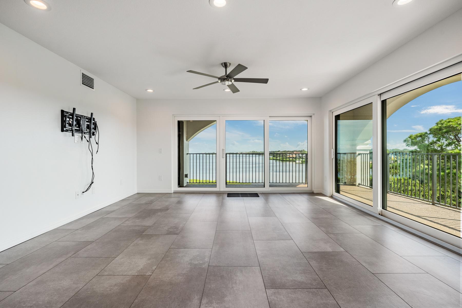 Tarpon Springs, Florida, 34689, United States, 4 Bedrooms Bedrooms, ,4 BathroomsBathrooms,Residential,For Sale,1863560