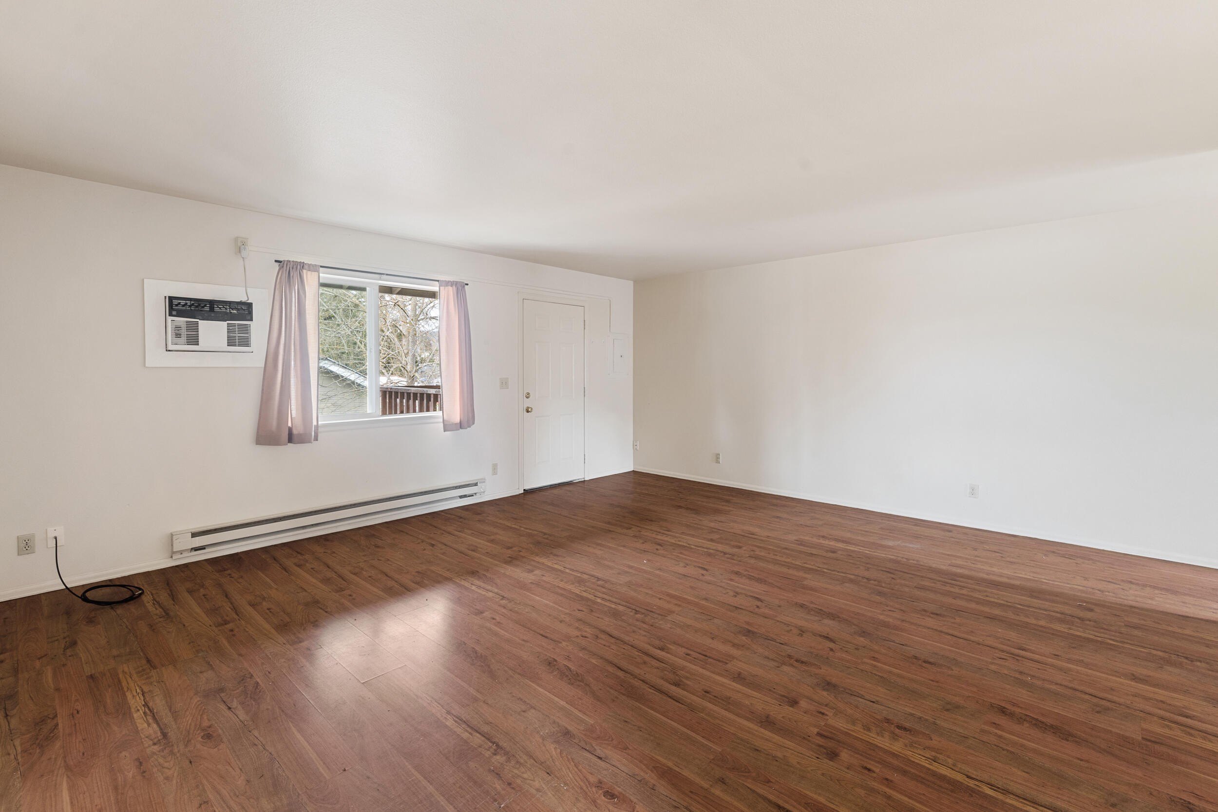 Grants Pass, Oregon, 97526, United States, ,Residential,For Sale,1916404