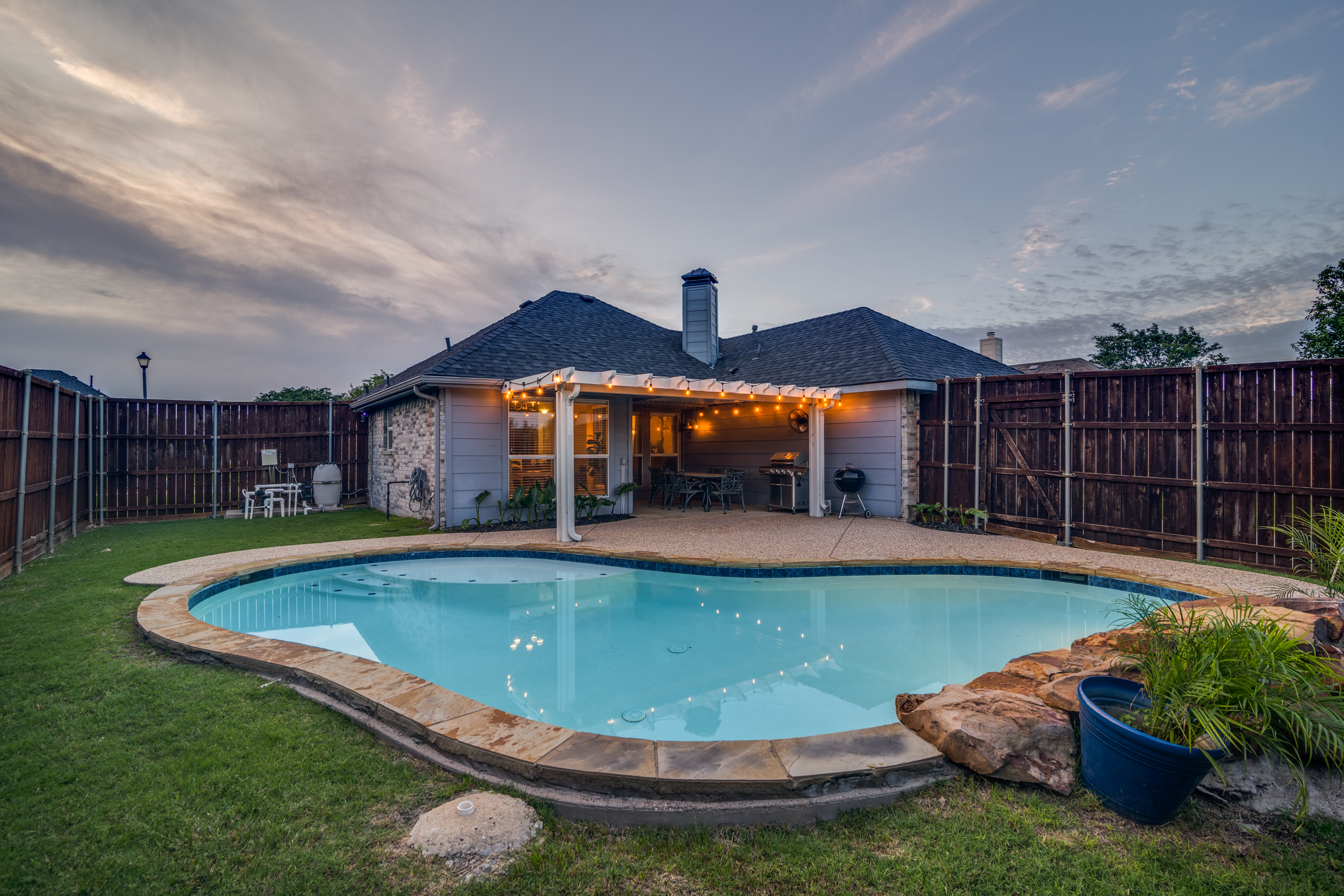  A Rockwall Pool Home That Checks the Boxes - 物件實景