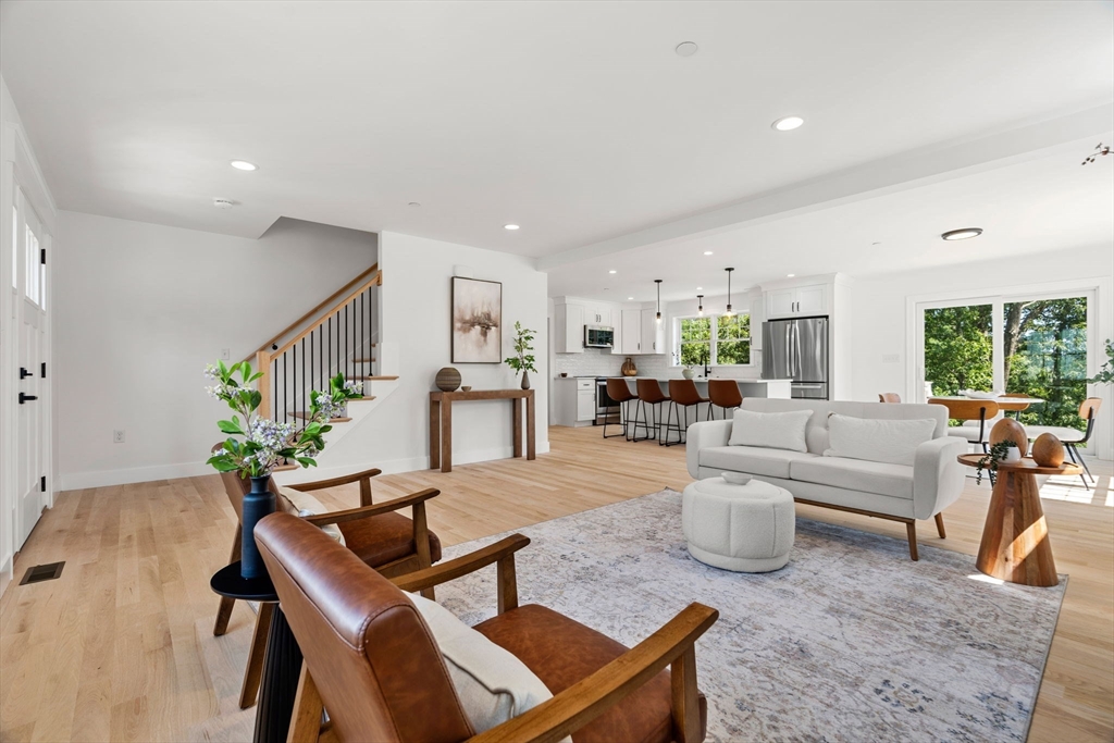 Haverhill, Massachusetts, 01832, United States, 3 Bedrooms Bedrooms, ,4 BathroomsBathrooms,Residential,For Sale,1827330