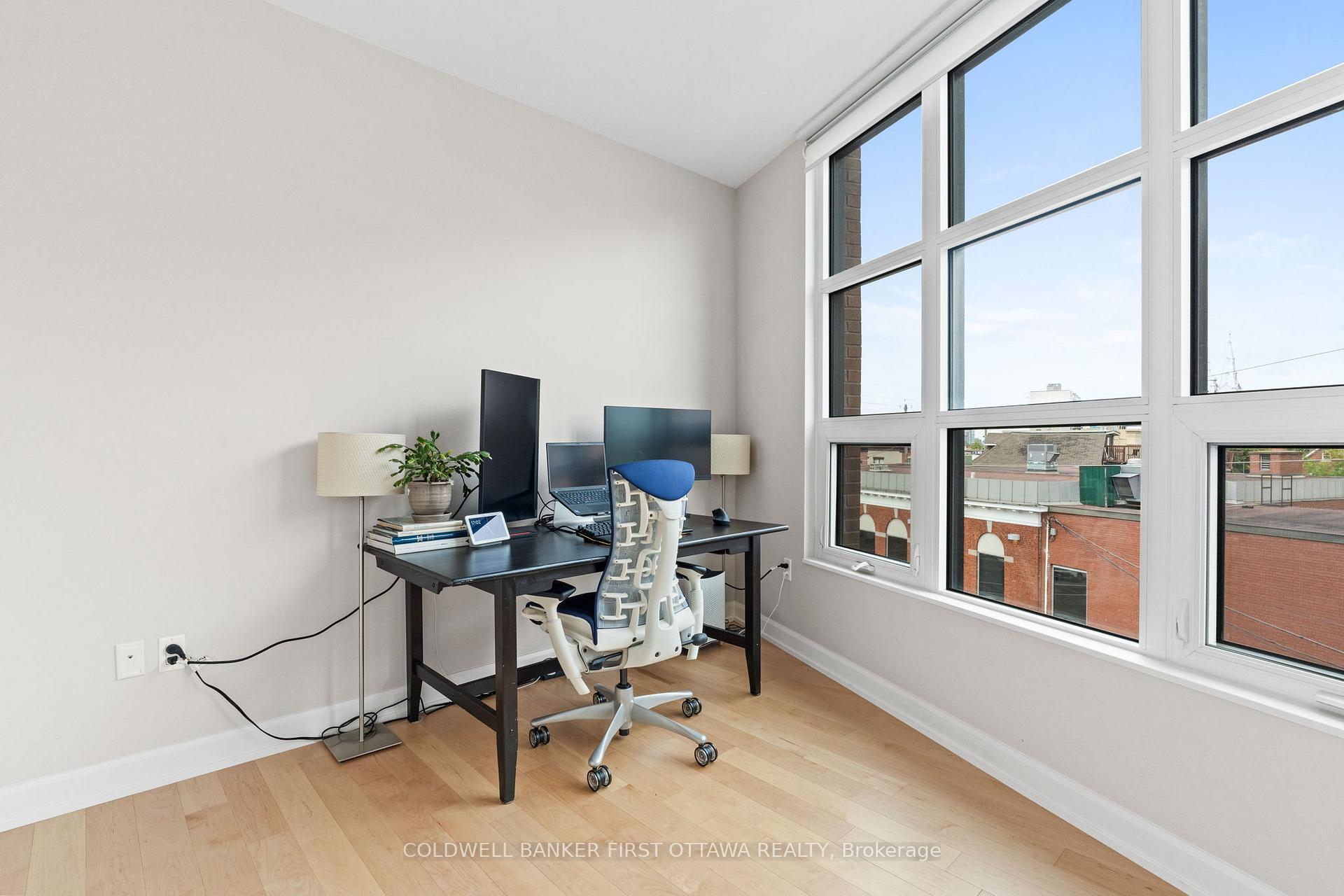 WEST CENTRE TOWN, Ontario, K1Y 4G9, CA, 2 Bedrooms Bedrooms, ,Residential,For Sale,1950292