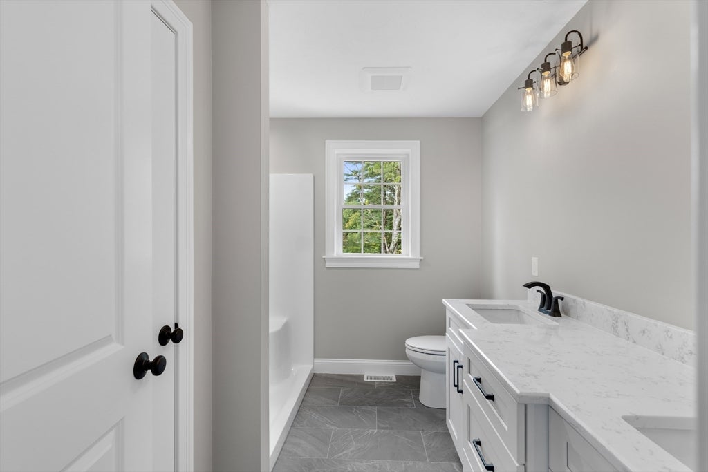 Lakeville, Massachusetts, 02347, United States, 3 Bedrooms Bedrooms, ,3 BathroomsBathrooms,Residential,For Sale,1943021