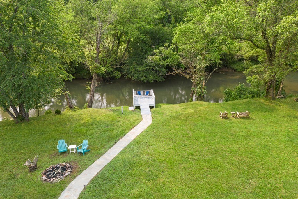 Murphy, North Carolina, 28906, United States, 2 Bedrooms Bedrooms, ,2 BathroomsBathrooms,Residential,For Sale,1923823