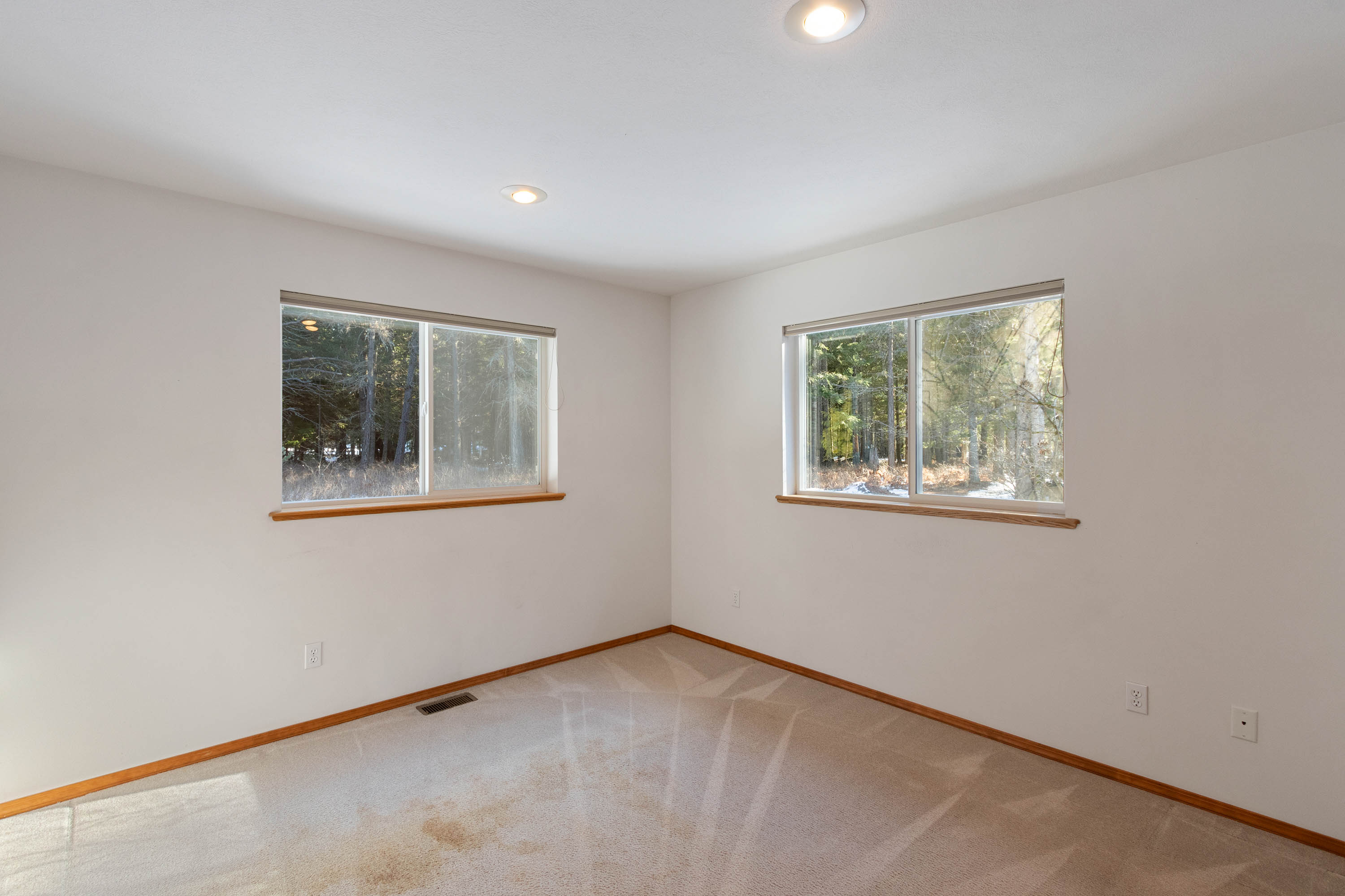 Sandpoint, Idaho, 83864, United States, 3 Bedrooms Bedrooms, ,2 BathroomsBathrooms,Residential,For Sale,2012104