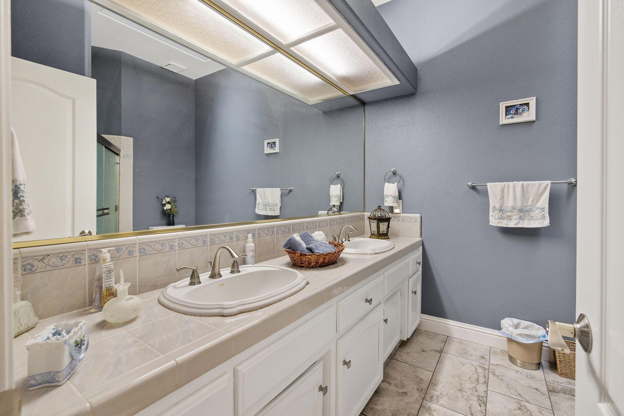 Visalia, California, 93292, United States, 4 Bedrooms Bedrooms, ,3 BathroomsBathrooms,Residential,For Sale,1977045