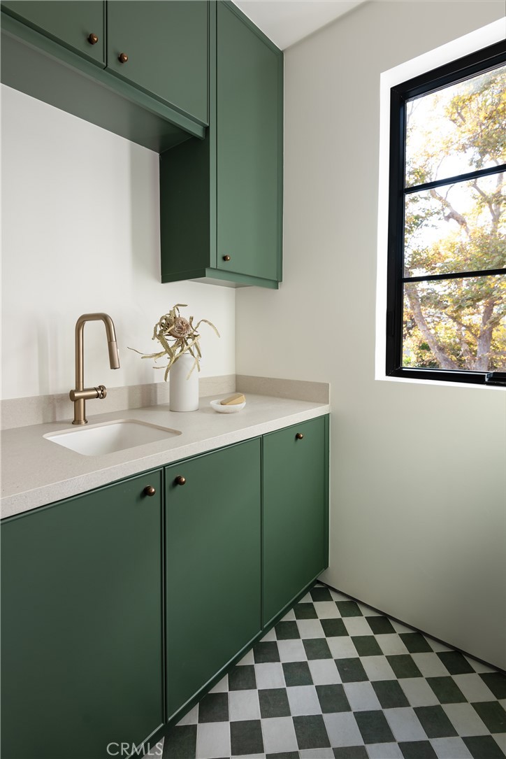 Sherman Oaks, California, 91423, United States, 6 Bedrooms Bedrooms, ,7 BathroomsBathrooms,Residential,For Sale,1990929