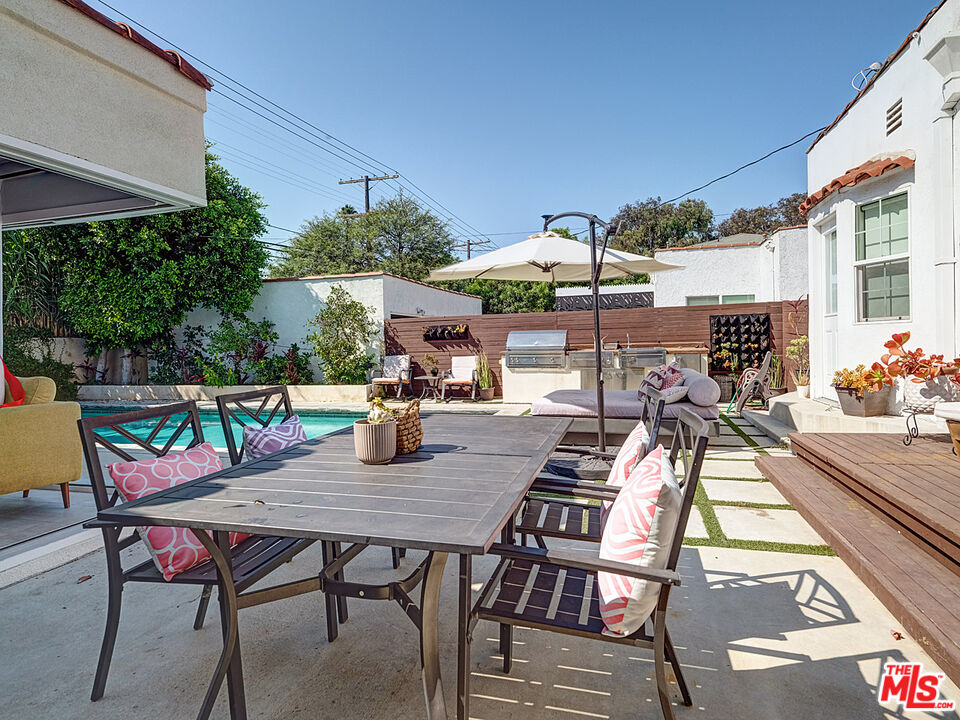 Los Angeles, California, 90019, United States, 4 Bedrooms Bedrooms, ,3 BathroomsBathrooms,Residential,For Sale,1924996