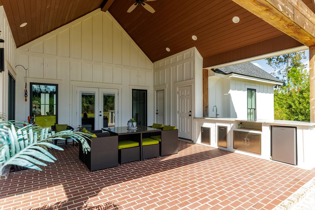 Valdosta, Georgia, 31601, United States, 4 Bedrooms Bedrooms, ,5 BathroomsBathrooms,Residential,For Sale,1991156