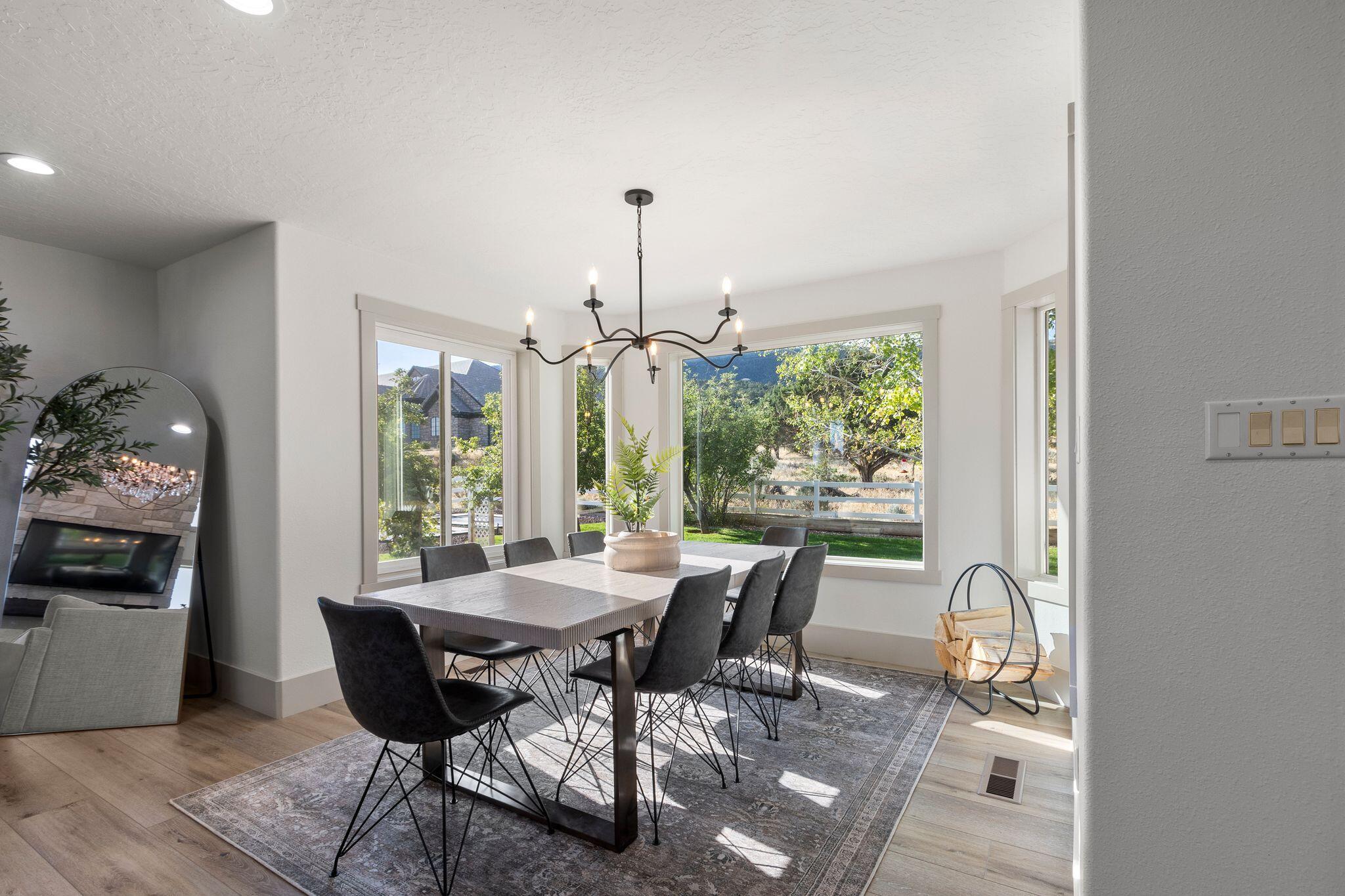 Parowan, Utah, 84761, United States, 6 Bedrooms Bedrooms, ,5 BathroomsBathrooms,Residential,For Sale,1995430