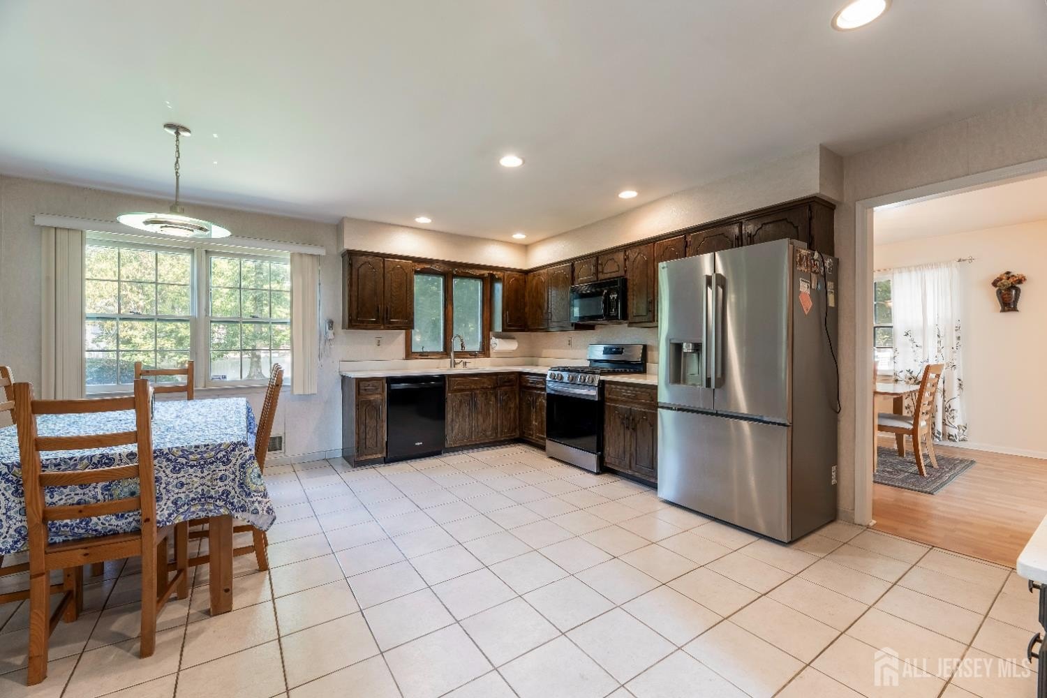 Edison, New Jersey, 08820, United States, 4 Bedrooms Bedrooms, ,3 BathroomsBathrooms,Residential,For Sale,1908022