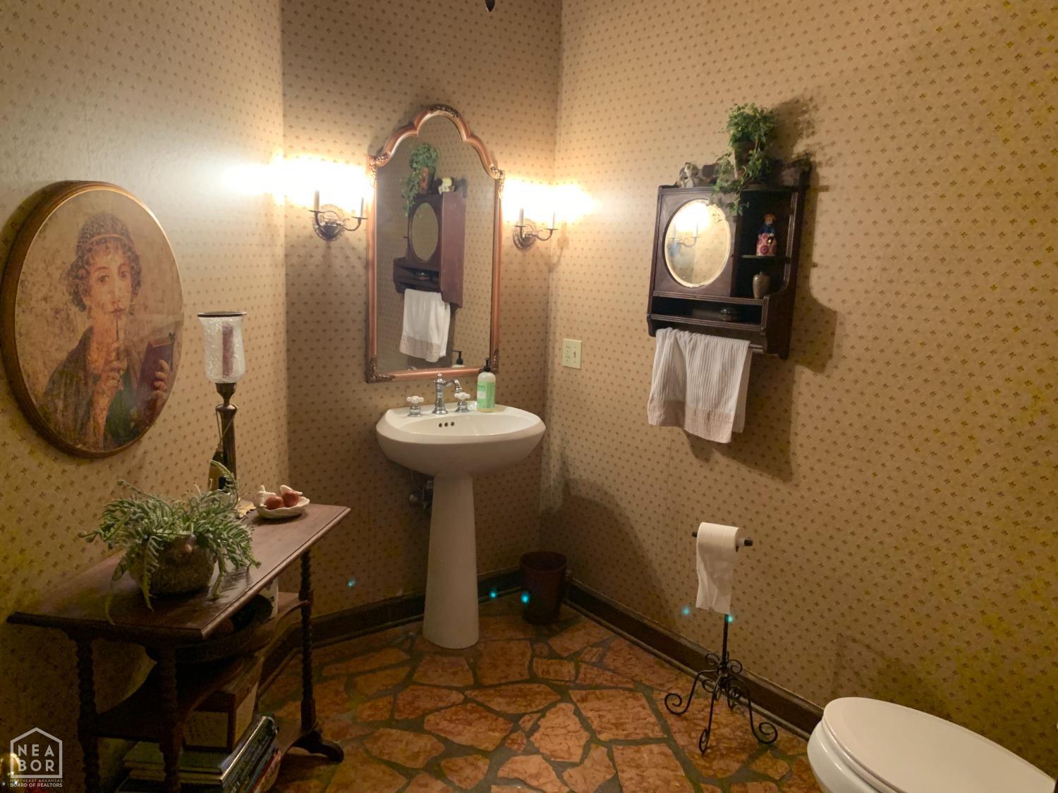 Wynne, Arkansas, 72396, United States, 4 Bedrooms Bedrooms, ,5 BathroomsBathrooms,Residential,For Sale,1979958