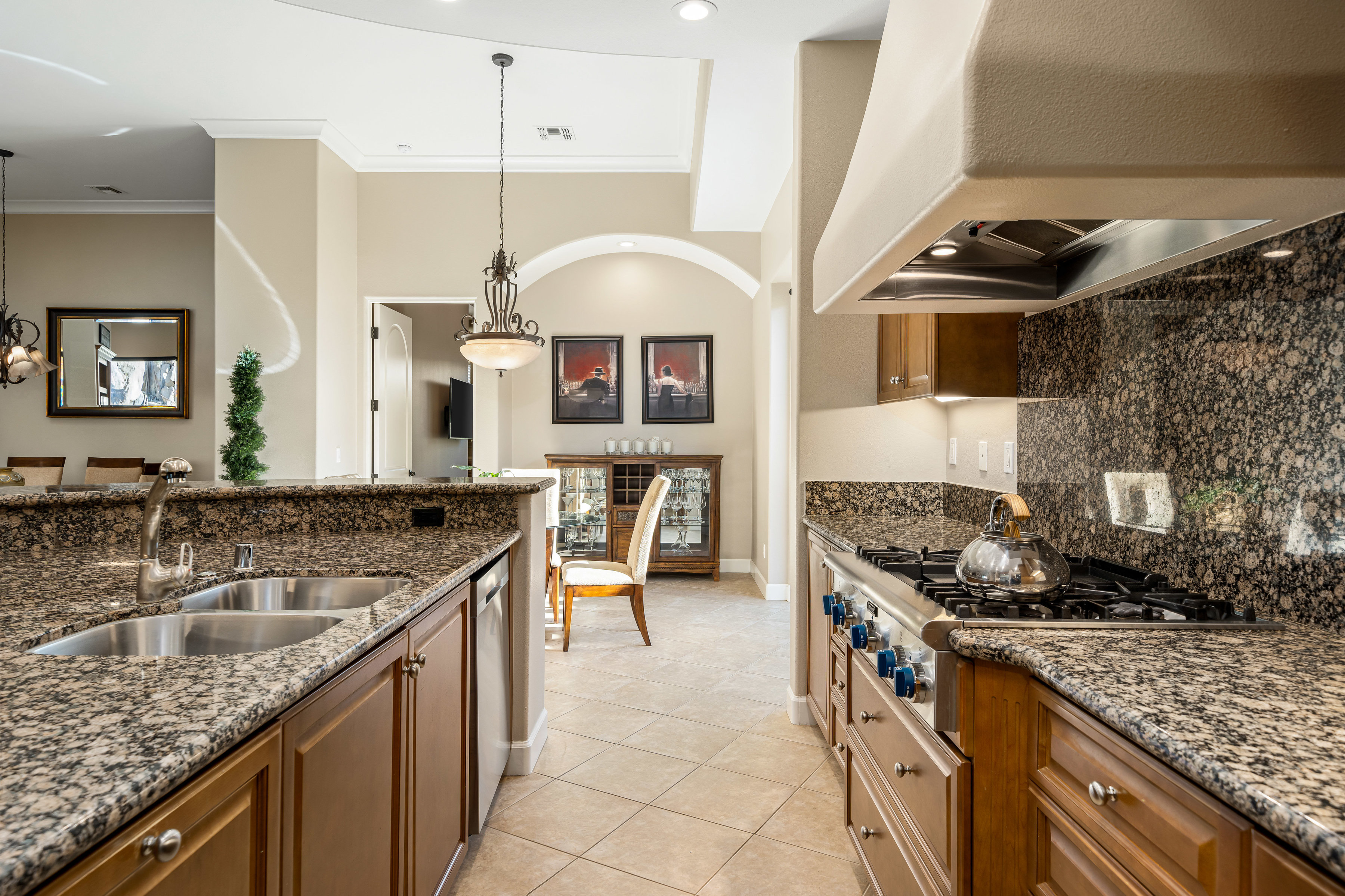  South Facing Gated La Quinta Pool Home - 物件實景