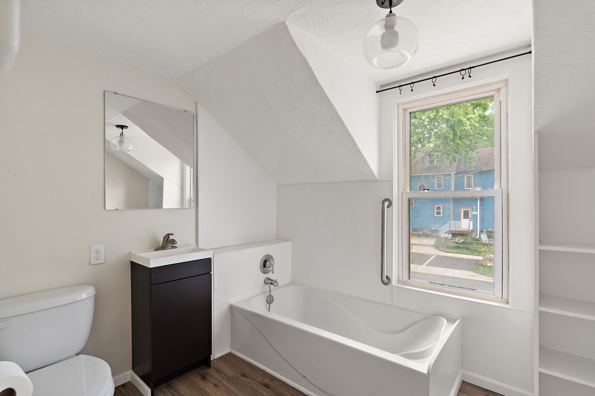  Classic Character Meets Modern Comfort in Hastings - 物件實景