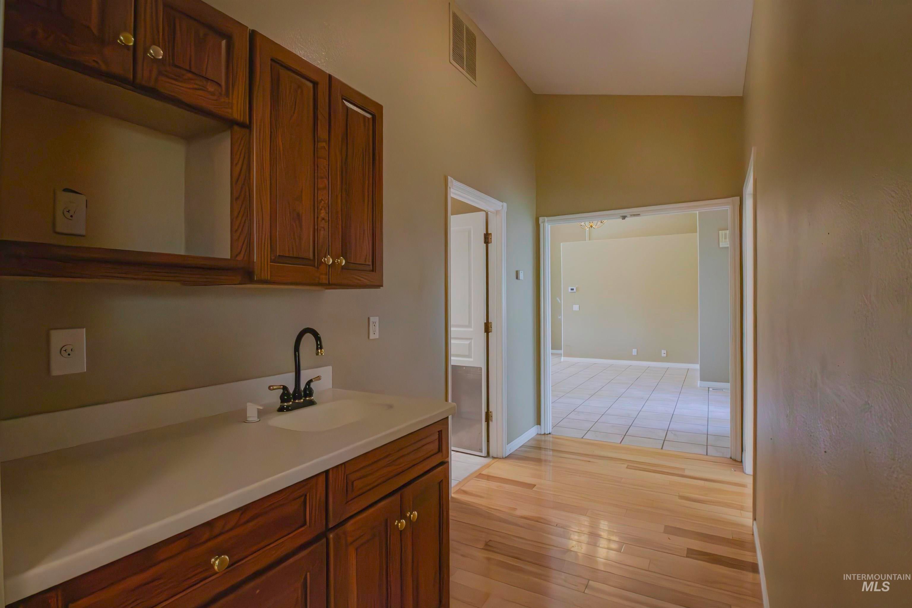 Ontario, Oregon, 97914, United States, 4 Bedrooms Bedrooms, ,3 BathroomsBathrooms,Residential,For Sale,1866488
