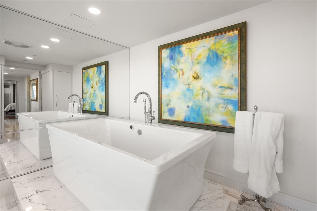 Boston, Massachusetts, 02109, United States, 3 Bedrooms Bedrooms, ,3 BathroomsBathrooms,Residential,For Sale,1847370
