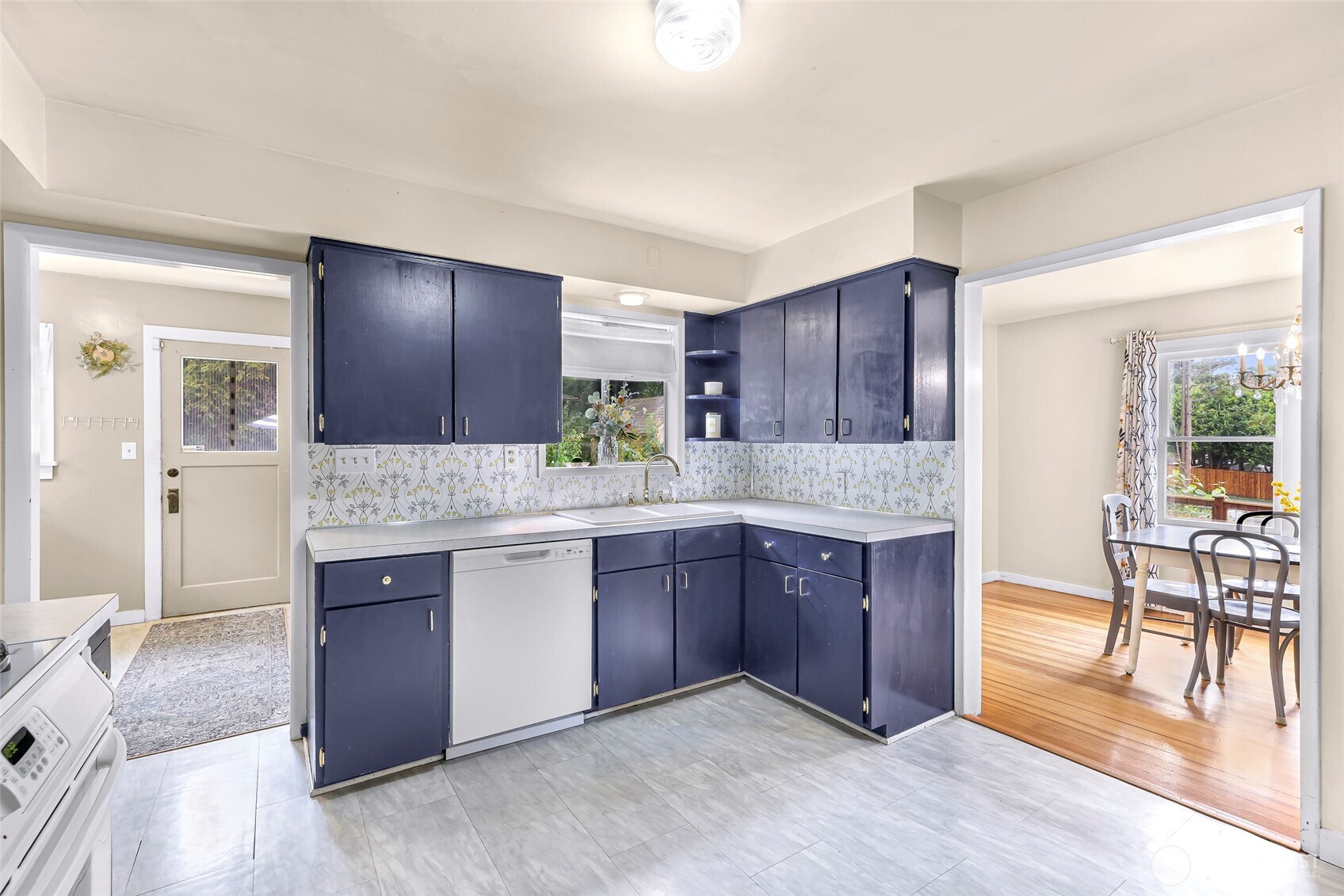 Blaine, Washington, 98230, United States, 4 Bedrooms Bedrooms, ,2 BathroomsBathrooms,Residential,For Sale,1939875