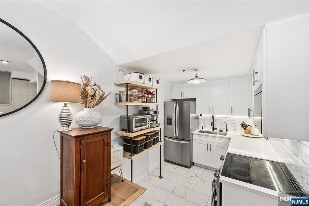 Hoboken, New Jersey, 07030, United States, 1 Bedroom Bedrooms, ,2 BathroomsBathrooms,Residential,For Sale,1987541