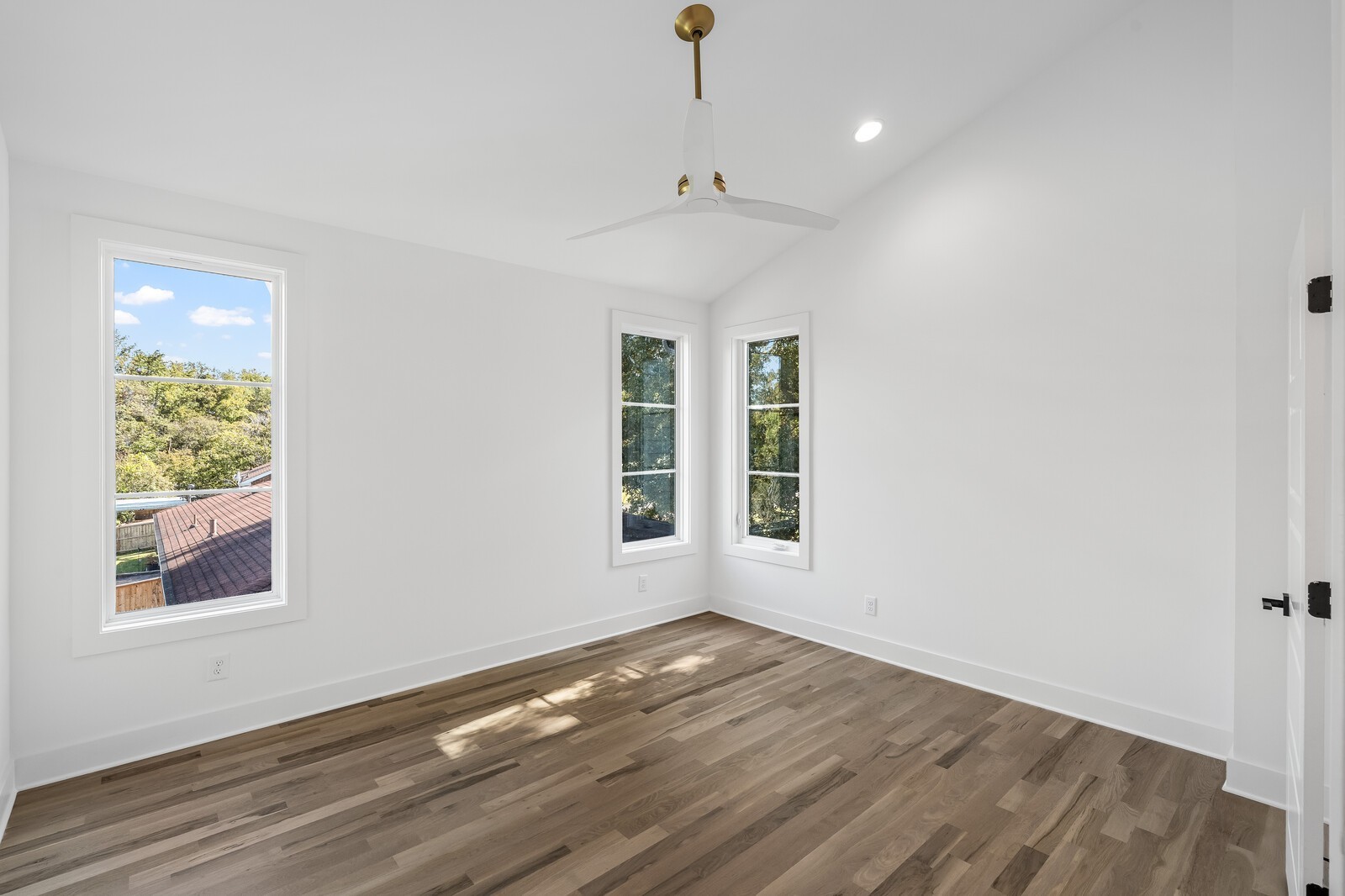 Nashville, Tennessee, 37206, United States, 4 Bedrooms Bedrooms, ,7 BathroomsBathrooms,Residential,For Sale,1989518