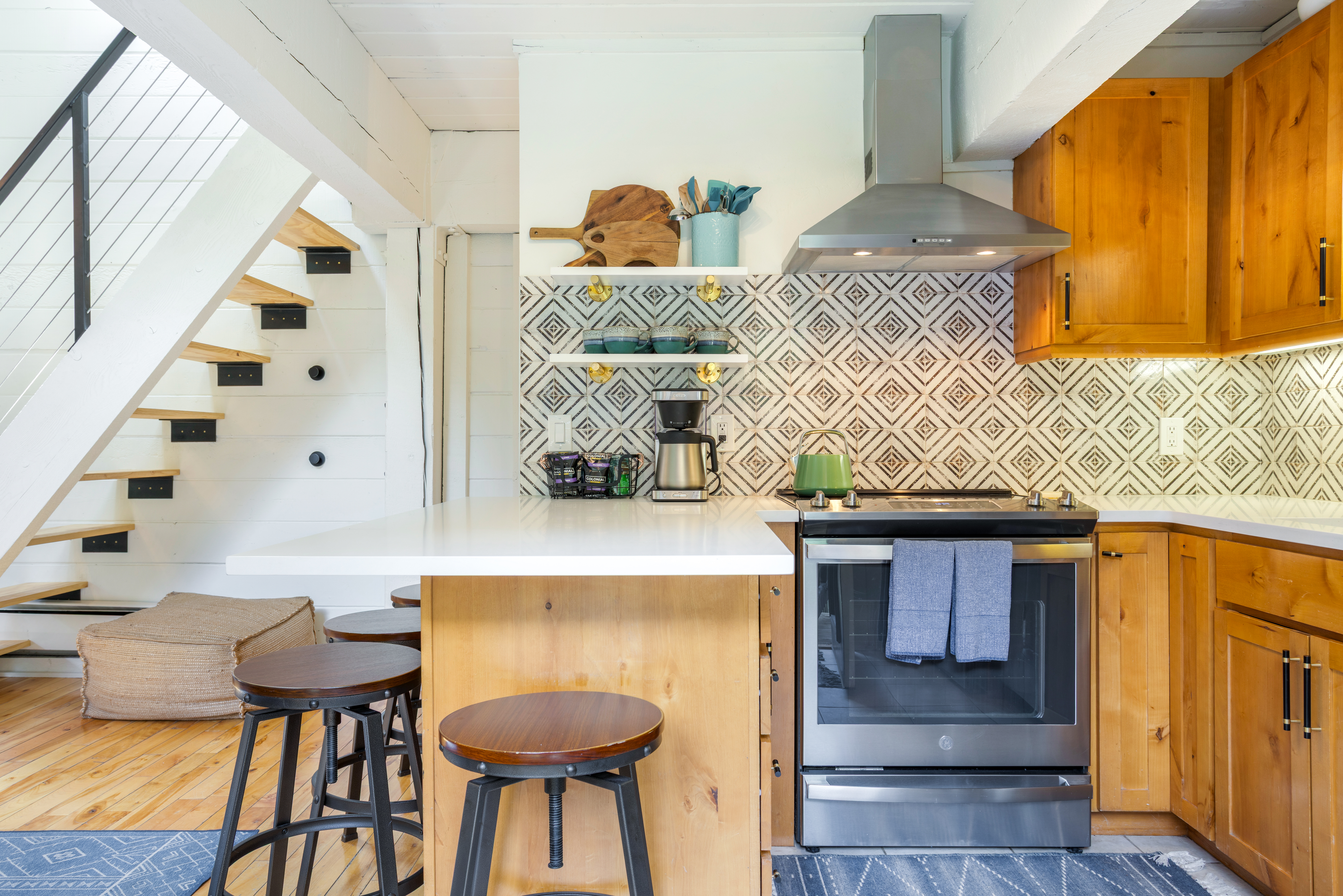  Inviting Top-floor End-unit Residence with Abundant Natural Light - 物件實景