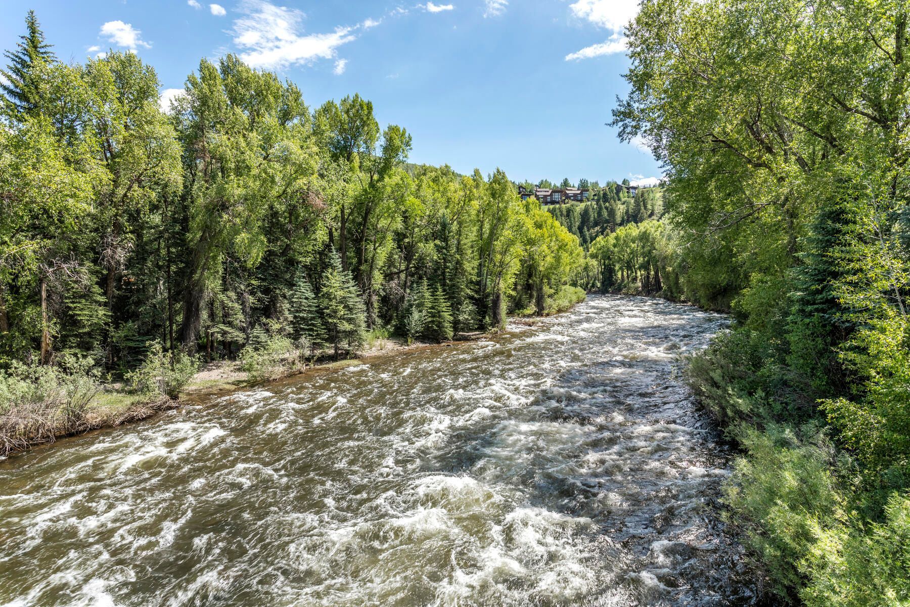  River Pines is an Ideal Location, Adjacent to The Riverwalk and Eagle River - 物件實景