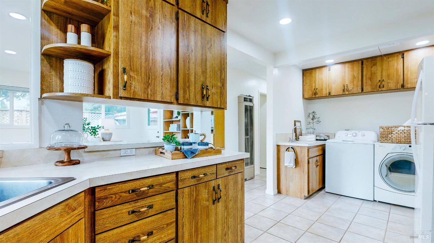 Petaluma, California, 94952, United States, 3 Bedrooms Bedrooms, ,2 BathroomsBathrooms,Residential,For Sale,2008793