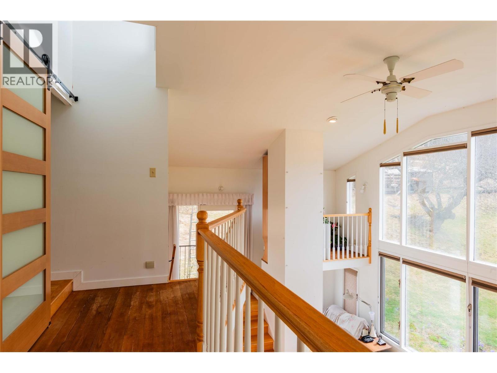 APPLEDALE, British Columbia, V0G 2J0, CA, 5 Bedrooms Bedrooms, ,2 BathroomsBathrooms,Residential,For Sale,1946998