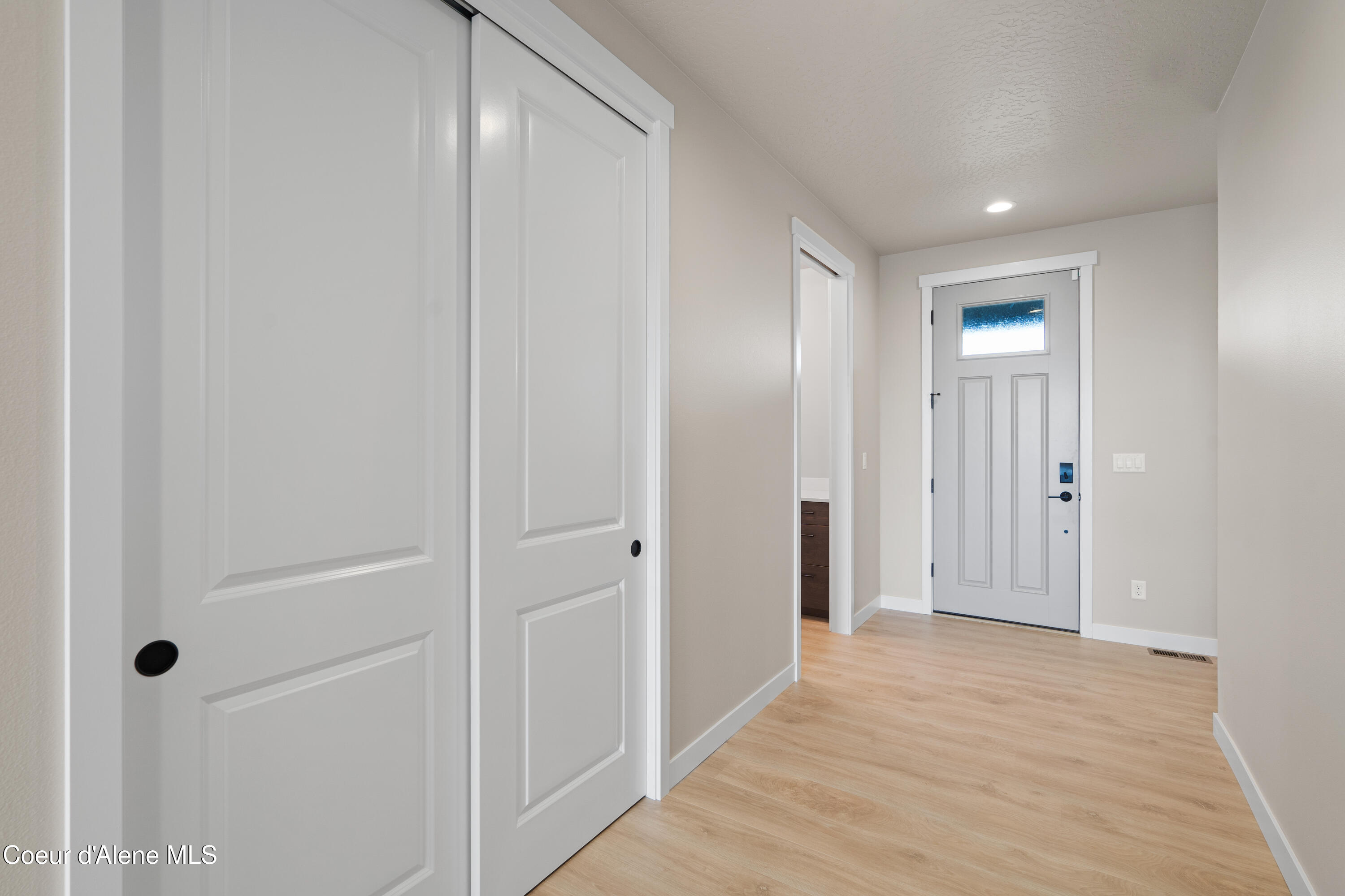 Coeur d'Alene, Idaho, 83814, United States, 5 Bedrooms Bedrooms, ,3 BathroomsBathrooms,Residential,For Sale,1943081