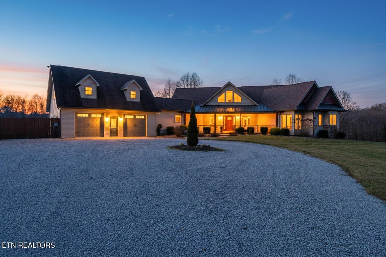 Crossville, Tennessee, 38555, United States, 4 Bedrooms Bedrooms, ,5 BathroomsBathrooms,Residential,For Sale,2005475