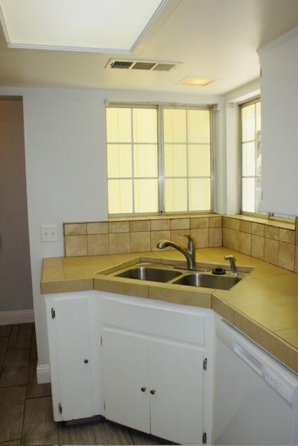 Lindsay, California, 93247, United States, 4 Bedrooms Bedrooms, ,2 BathroomsBathrooms,Residential,For Sale,1982770