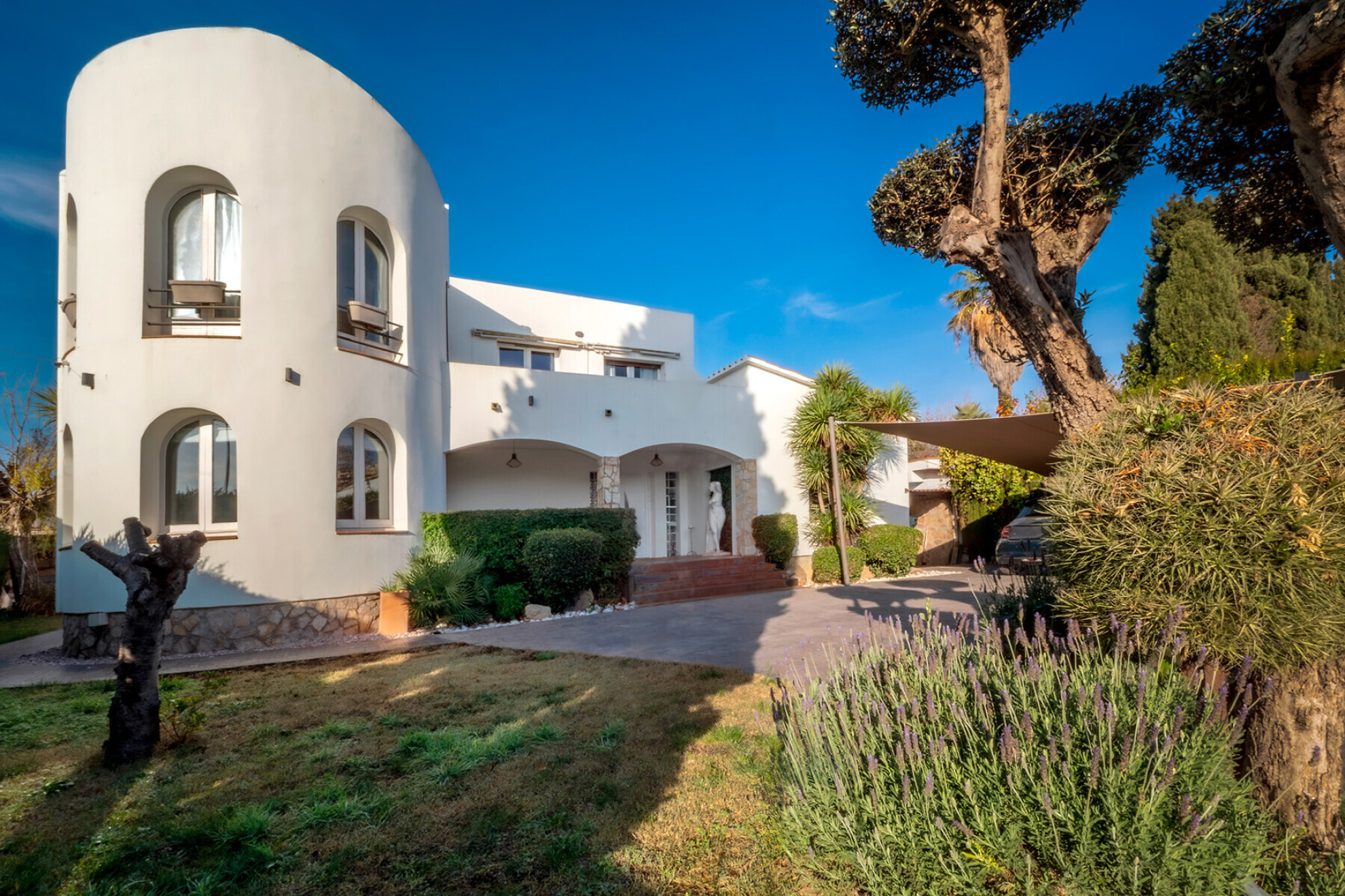  Exclusive Mediterranean Villa in Prime Empuriabrava Location - 物件實景