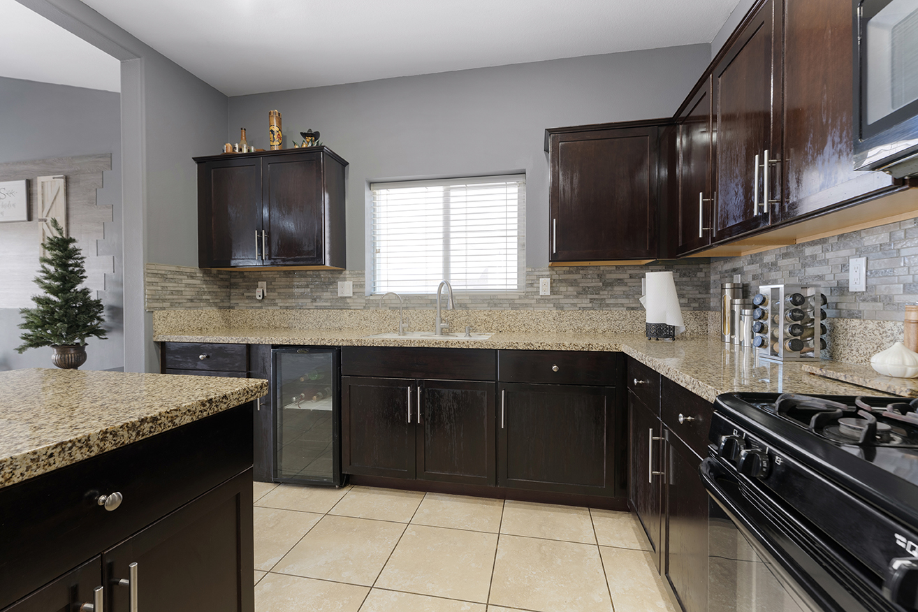 Winchester, California, 92596, United States, 6 Bedrooms Bedrooms, ,4 BathroomsBathrooms,Residential,For Sale,1983204