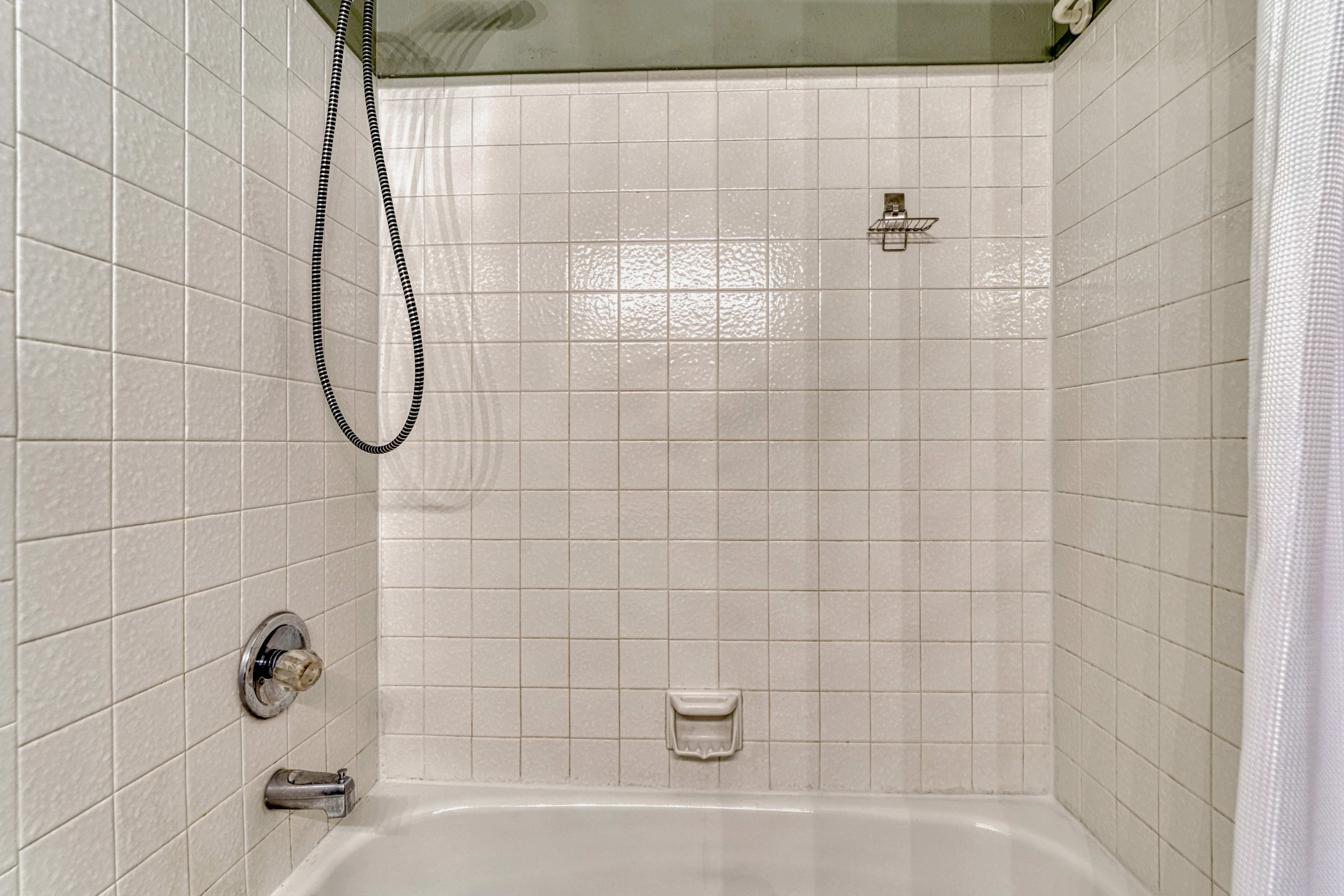  Sunlit Townhouse with Mountain Views & Private Patio - 物件實景