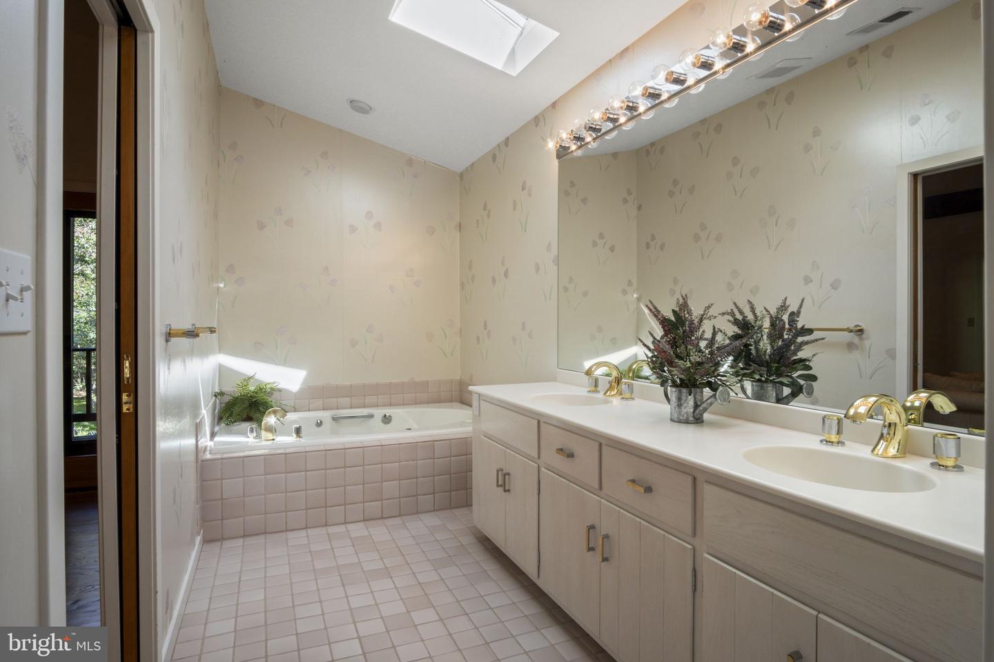 Frederick, Maryland, 21702, United States, 4 Bedrooms Bedrooms, ,3 BathroomsBathrooms,Residential,For Sale,1989312